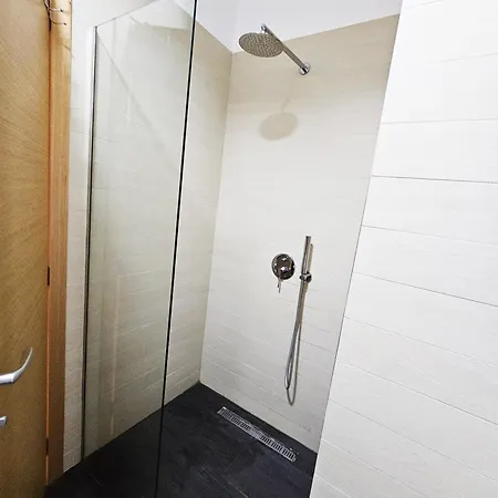 Magnet 3 Self Check In * טיראנה